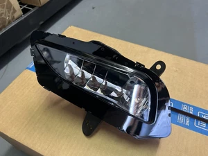 2016-2019 CHEVROLET CRUZE FRONT FOG LAMP ASSEMBLY 42664451 NEW GENUINE GM - Picture 1 of 4
