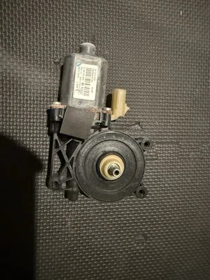 Motor ventana puerta pasajero delantero Chevy Silverado 14 15 16 17 18 19 OEM #0610 Foto 1 de 3