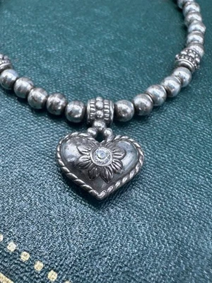 "Brazalete Brighton con dije de corazón de diamantes de imitación placa de plata 7-7,5""" Foto 1 de 4