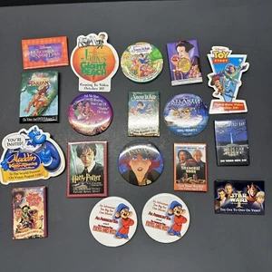 Lotto misto 18 spille promozionali uscita video film Walt Disney vintage anni 90 - Foto 1 di 6