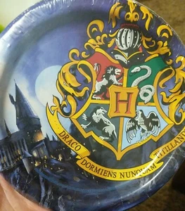 Harry Potter Geburtstag Partyteller 8 Stück Hogwarts Schulwappen 6 3/4"" - Bild 1 von 3