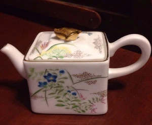 Franklin Mint Kyoto Fine Porcelain Teapot W/Gold Trim & Floral Design on White - Picture 1 of 4