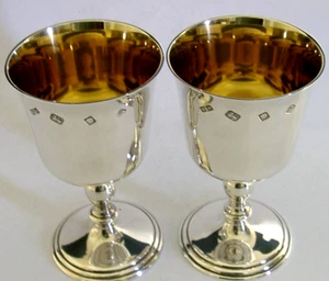 2 HEAVY 308g QUALITY ENGLISH STERLING SILVER WINE GOBLETS 1971 BARWARE MINT - Picture 1 of 9