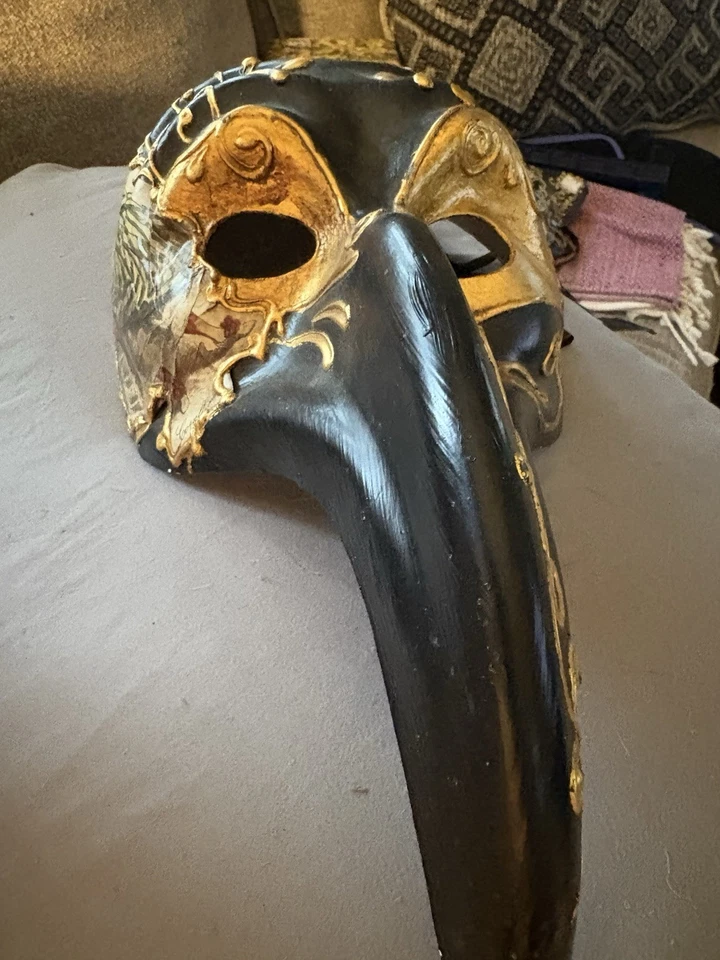 Máscara de mascarada hecha a mano en Italia Foto 1 de 4