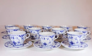 12 Tassen & Untertassen #719 - blau geriffelt Royal Copenhagen - Halbspitze - 1. Qualität - Bild 1 von 7