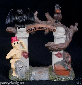 Feliz Halloween Pueblo Embrujado Entrada Cementerio Espeluznante Murciélago Esqueleto Gárgola - Imagen 1 de 1