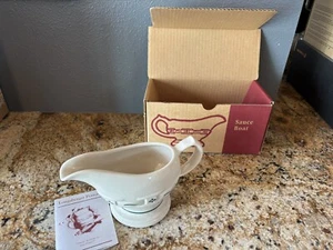 Longaberger Vintage NIB Pottery Woven Traditions Heritage Green Gravy Boat - Picture 1 of 9