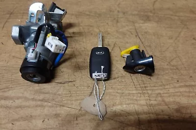 39415 H6E 2017-2020 KIA PICANTO IGNITION BARREL WITH DRIVERS LOCK AND THE KEY. - Image 1 of 4