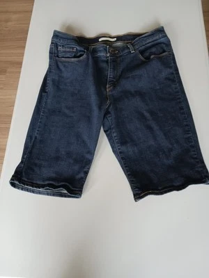 Pantalones de mezclilla Levis Bermuda para mujer cortos azules talla 32 lavado oscuro Foto 1 de 4