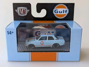 M2 Machines 1/64 Gulf 1970 Datsun 510 *lesen* - Bild 1 von 2