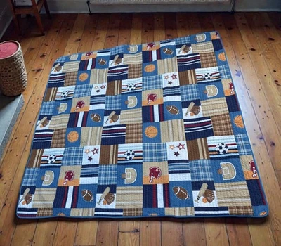 Colcha edredón a cuadros para niños con retazos deportivos 88”x 84” doble azul marrón blanco Foto 1 de 4