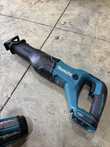 New Makita 18V XRJ04 Cordless Battery Reciprocating Saw W/ Blade 18 Volt - Picture 1 of 2