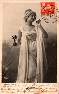 1915 Französische Postkarte Antik L'Odorat Frau riecht eine Blume Paris verschickt - Bild 1 von 2