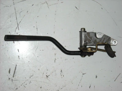 Mercedes Benz 280S 1976: soporte de pedal acelerador, 116 301 02 18, usado Foto 1 de 3