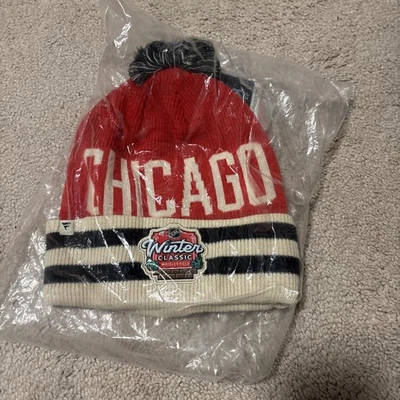 Chicago Blackhawks Fanatics 2025 NHL Invierno Clásico Puño Tejido Sombrero con Pompón  Foto 1 de 2