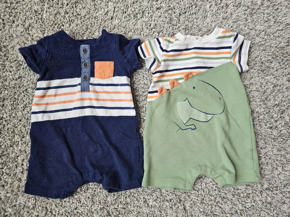 Cuartel General Infantil ~ Juego de Mamelucos Dos (2) Piezas ~ Dinosaurios ~ 3 Meses Foto 1 de 1