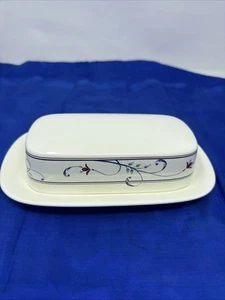 Mikasa Intaglio Annette CAC20 - Plato de mantequilla cubierto con flores rojas de 1/4 lb usado en excelente estado - Imagen 1 de 15