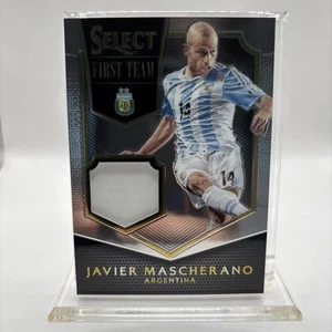 Javier Mascherano – 2015-16 Select First Team Swatches #FTJM /199 - Imagen 1 de 6