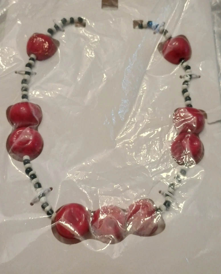 ZARA Woman SS25 CHERRY Shaped BEADs NECKLACE Red Black white stripe 1856/120/600 — 第 1/4 张图片