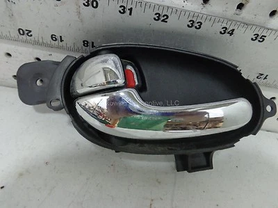 Manija de puerta interior izquierda GMC Envoy 2002 cromada lado del conductor 25965491  Foto 1 de 4