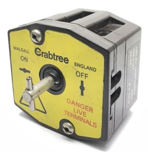 Lista de interruptores de arranque de encendido/apagado triple polo Crabtree C50 63 amperios número 16090 AC23 BS5419 - Imagen 1 de 6