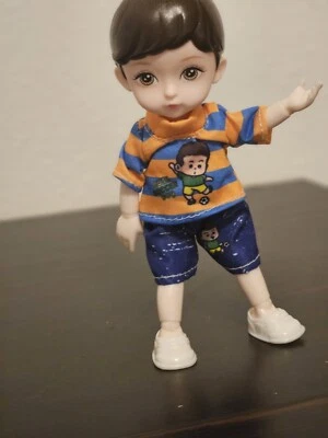 mini muñeco para niñas Foto 1 de 4