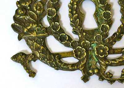 ENTRÉE de SERRURE, ancienne entrée de serrure pour commode, en BRONZE . - Photo 1/3