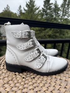 STEVE MADDEN Pursue White Leather Ankle Boots Size 7M Silver Buckle Portugal - Picture 1 of 15
