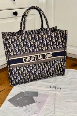 original DIOR Book Bag Tote Tasche Large Oblique Stickerei in Ecru und Blau NEU - Bild 1 von 4