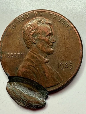 1985 No Mint Lincoln Cent with Major ERROR! Major Dye Clash! Rare! - Image 1 of 4