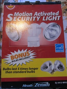 Heath / Zenith SL-5412-WH2 180 Degree Motion Activated Security Light with Bulbs - Picture 1 of 10