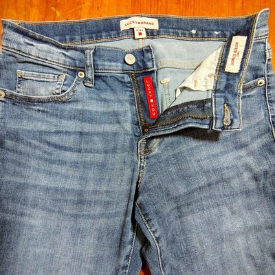 Pantalones de mezclilla rectos de tiro medio dulces de Lucky Brand para mujer dobladillo deshilachado talla 6 28 Foto 1 de 4