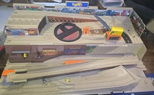  Hot Wheels Railroad Freight Yard Sto & Go Play Set w/ Track MISSING PIECES  - Picture 1 of 9