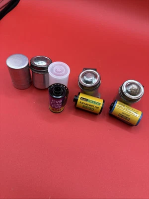 Película Kodak 35 mm vintage con botes Ektachrome Tri-X Pan Tx135-20 Foto 1 de 4