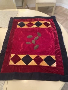 2 Kissenbezüge 26" x 20" dunkelrot, schwarzer Rand Rauten-Design von Greenland Home - Bild 1 von 11