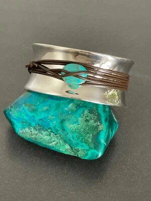 Exklusiver Hugo Boss Armreif aus 925er Silber mit Türkis und Lederdetails - Imagem 1 de 4