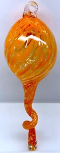 ART GLASS ORANGE TWISTED TEARDROP FRIENDSHIP SUN CATCHER ORNAMENT GR84 EASTER VG - Picture 1 of 4