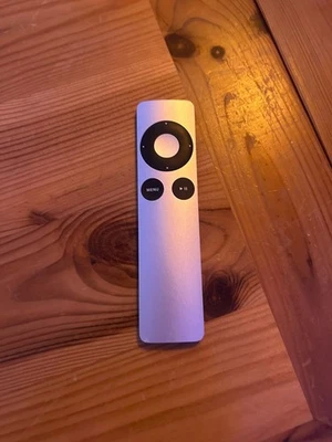 Original Apple Remote Fernbedienung für Apple TV2 TV3 in OVP - Bild 1 von 4