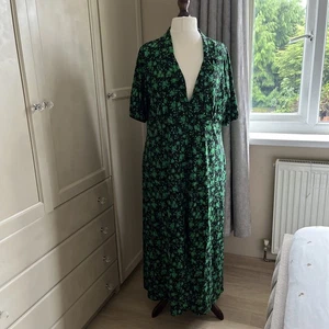 Ladies ASOS Size 22 Black & Green Floral Deep V Maxi Dress T-Shirt Material VGC - Picture 1 of 19
