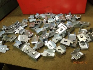 PILE OF EDSAL INDUSTRIAL SHELVING SHELF CLIPS BRACKETS - Picture 1 of 6