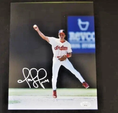 Foto autografada 8x10 assinada por Omar Vizquel Cleveland Indians certificado de autenticidade JSA - Imagem 1 de 2