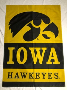 Letrero Iowa Hawkeyes 42x29.5 Bandera de dos caras de la NCAA Bandera Patio Casa - Imagen 1 de 2
