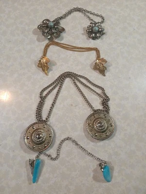 4 VINTAGE PULLOVERSCHUTZ CLIPS SILBER GOLDFARBEN TÜRKIS + - Bild 1 von 4