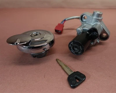 1999-2009 Yamaha V-Star 1100 V Star XVS1100 Ignition Lock Key Set Gas Cap - Image 1 of 4