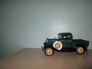 MOTOR CITY CLASSICS 1931 FORD MODELO A PICKUP VERDE Y NEGRO ESCALA 1/18 - Imagen 1 de 22