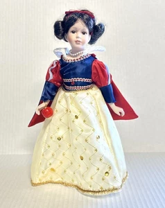 Disney Schneewittchen Porzellan & Stoff Puppe hält Apfel 12" groß - Bild 1 von 11