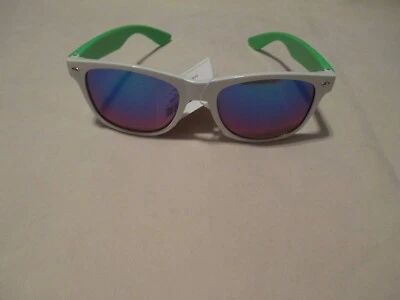 Unisex Foster Grant Sunglasses White/ Green Stem  Mirror 100% UVA/UVB NEW - Image 1 of 2