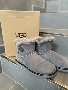 UGG Damen Boots Gr 38 Mini Bailey Button Wildleder - Bild 1 von 8