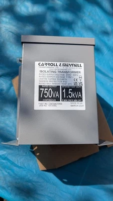 Wall mounted 1500VA intermittent step- down insolation transformer 230v/110v - Image 1 of 4