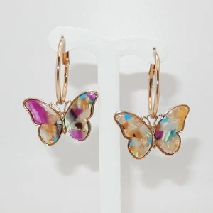 NUEVO SIN ETIQUETAS / Pendientes de aro mariposa tono dorado / Aro de 1" + Mariposa de 1" / Rosa / Crema - Imagen 1 de 2